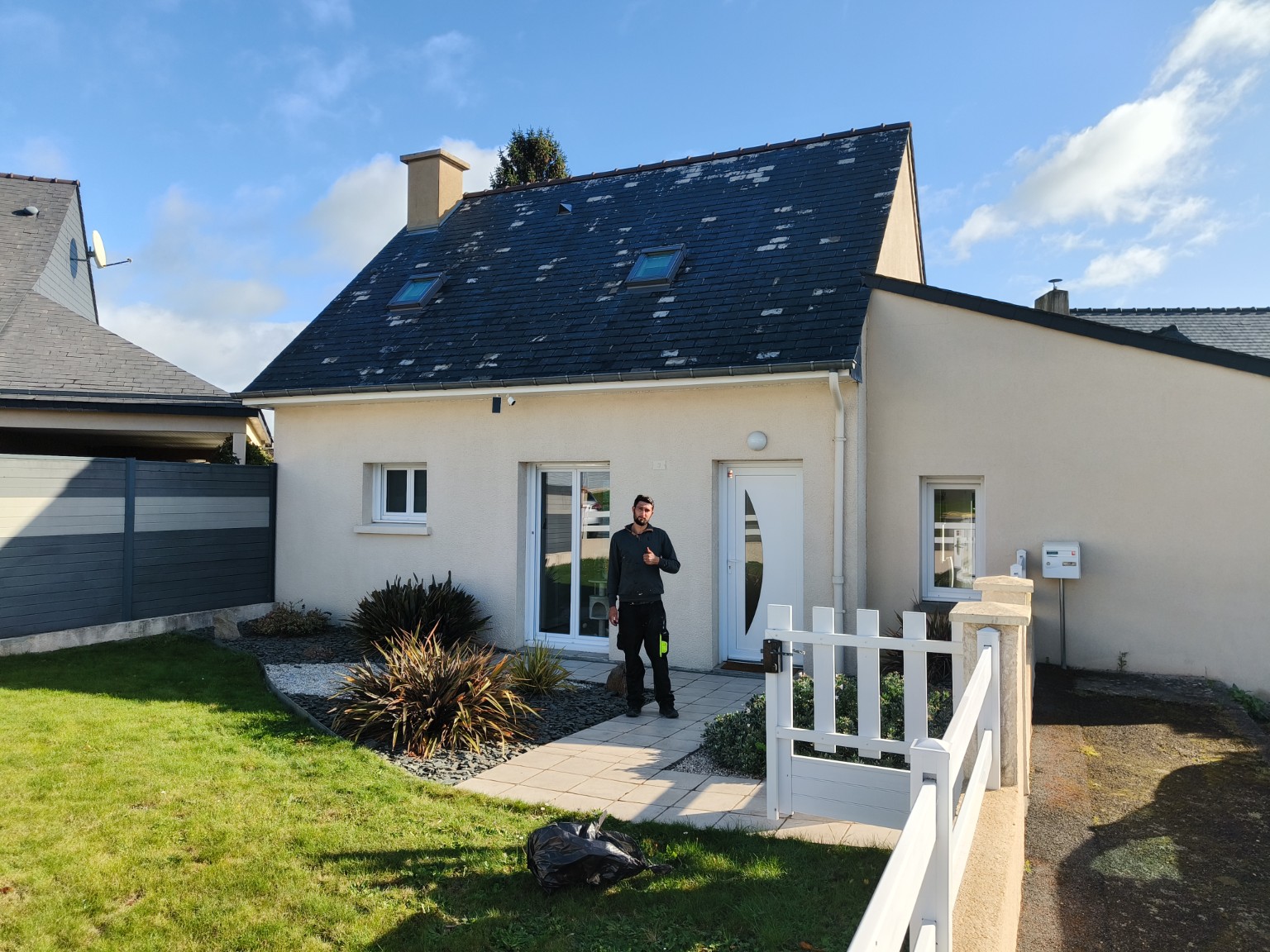 Toiture en ardoises fibres-ciment avant rénovation à Douarnenez