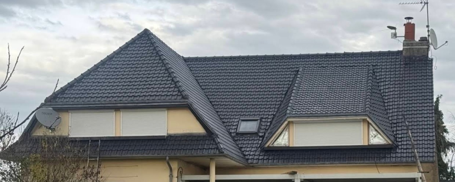 Toiture en tuile après résine d’encapsulage à Châteauneuf-du-Faou