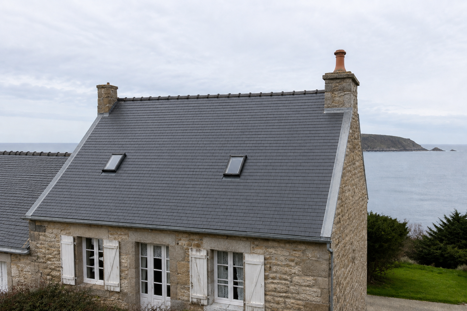 Illustration après rénovation d’une toiture en ardoise sur la presqu’île de Crozon