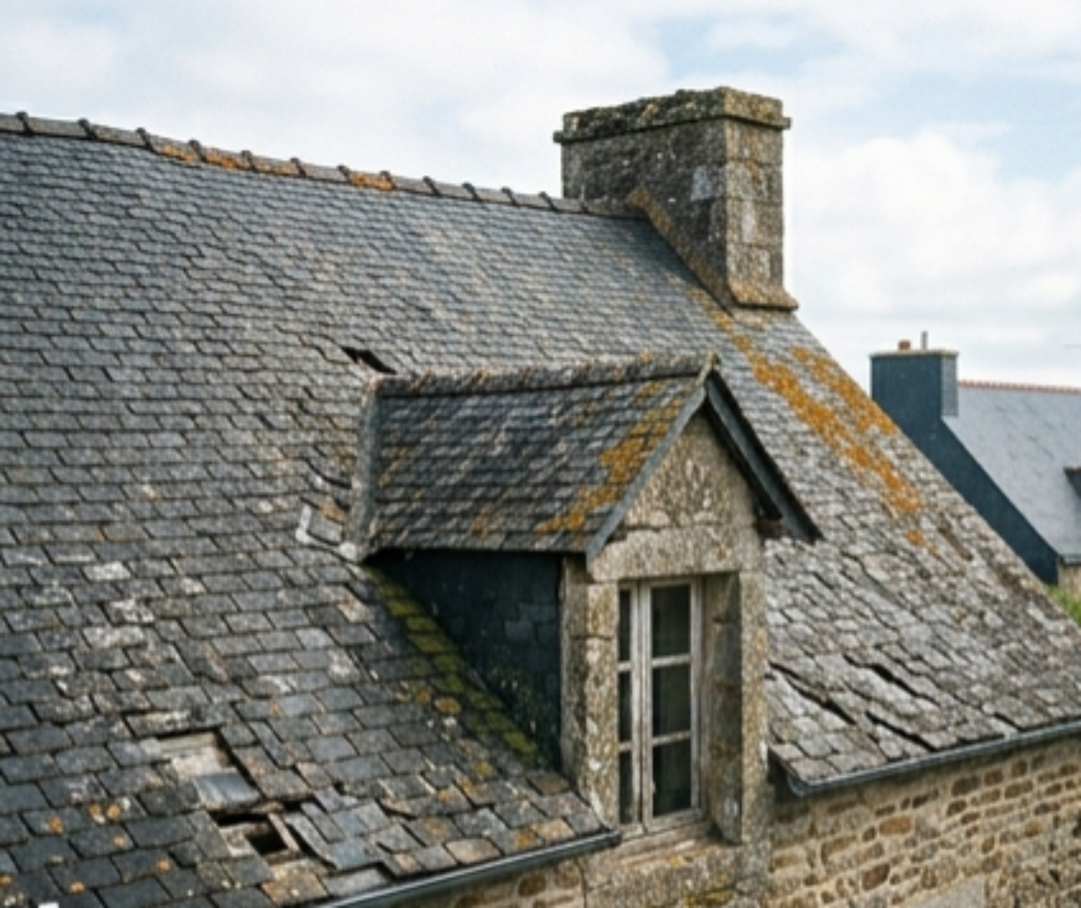 Toiture ancienne avant rénovation à Rostrenen